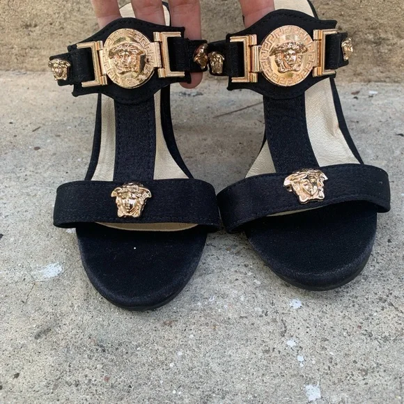 Medusa head heeled sandals - Picture 3 of 4